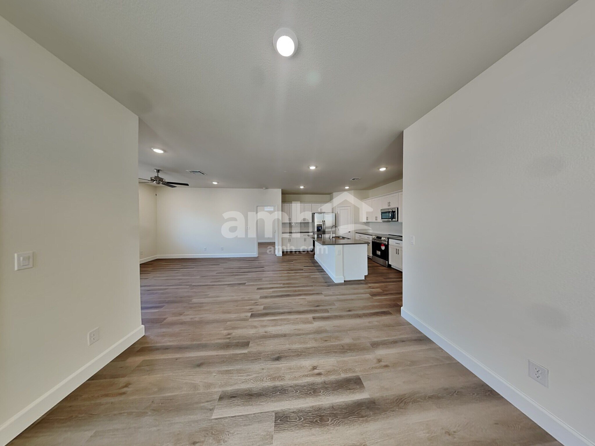 Building Photo - 2990 N Vigo Ave