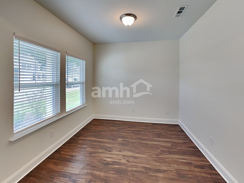 Building Photo - 5952 Hagar Vly Dr