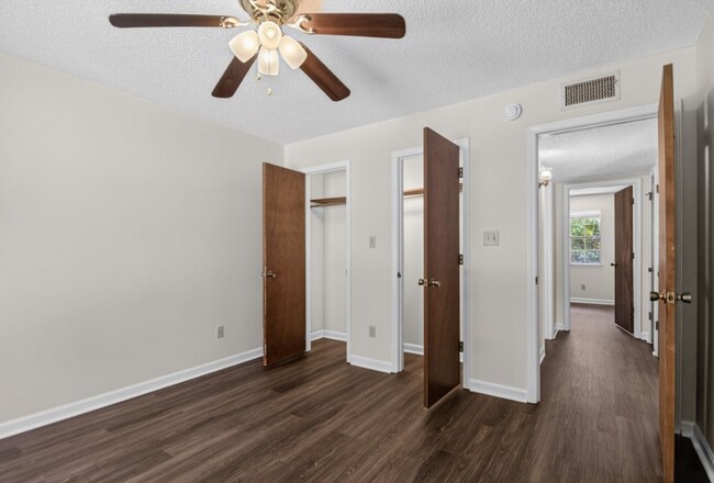 Building Photo - 207 Turner Ave