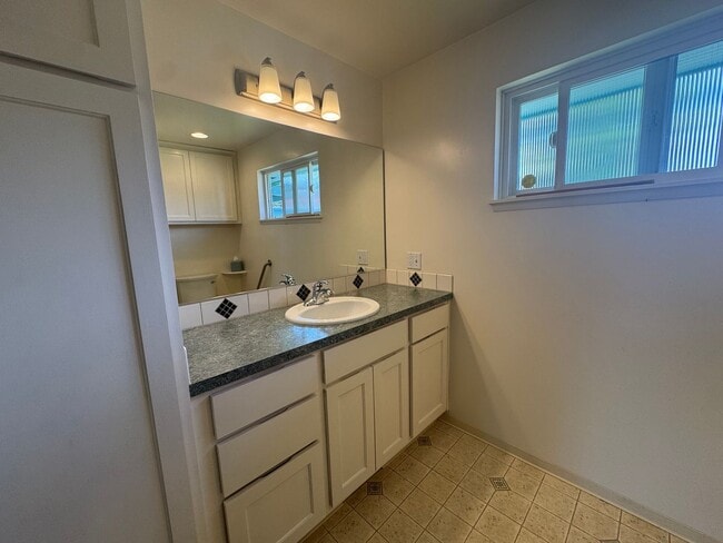 Building Photo - 3 bed/2 Bath, Spacious Home in Mount Verno...