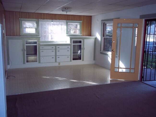 Building Photo - 3235 Myers St