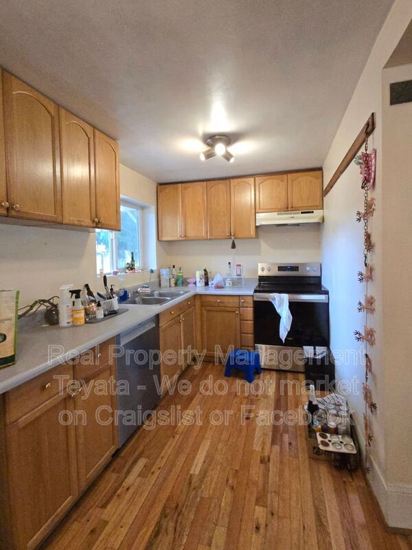 Building Photo - 1405 Halleck St