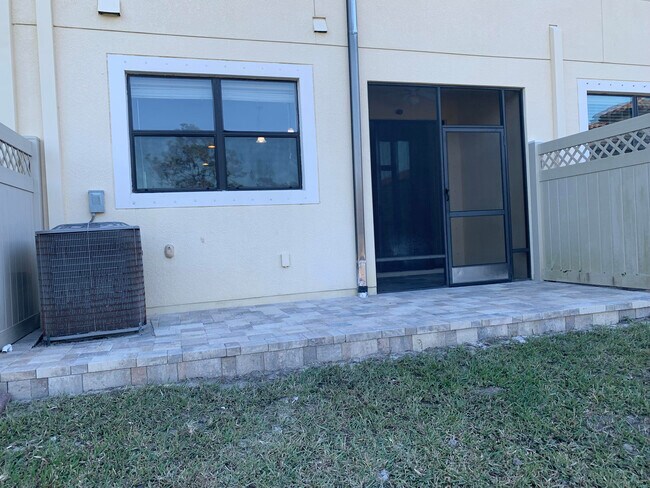Building Photo - 267 Crew Ct