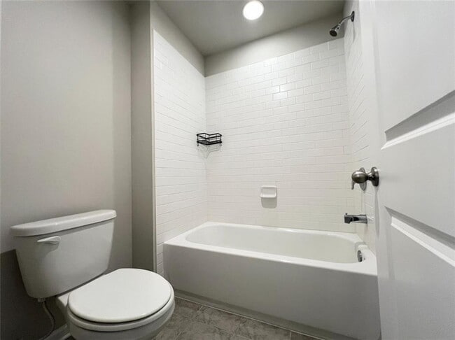 Building Photo - 1865 Parkades Path