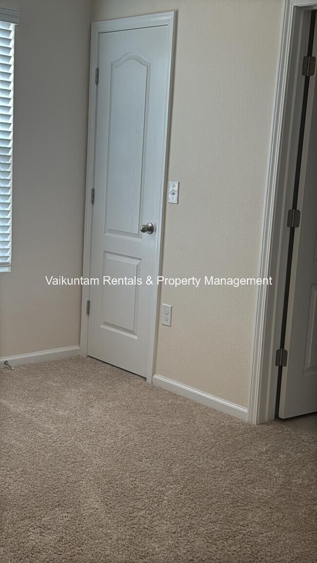 Building Photo - 9607 Mira Loma Dr