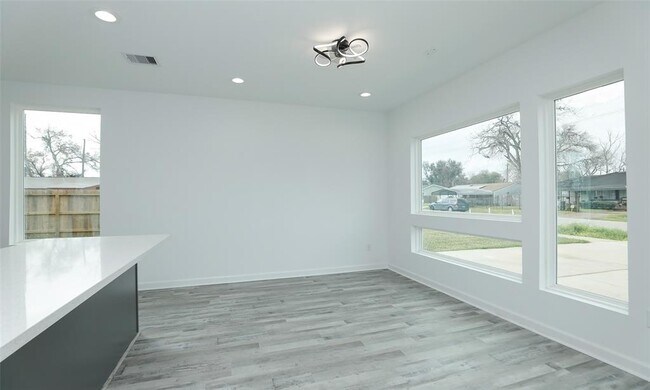 Building Photo - 9315 Ashville Dr