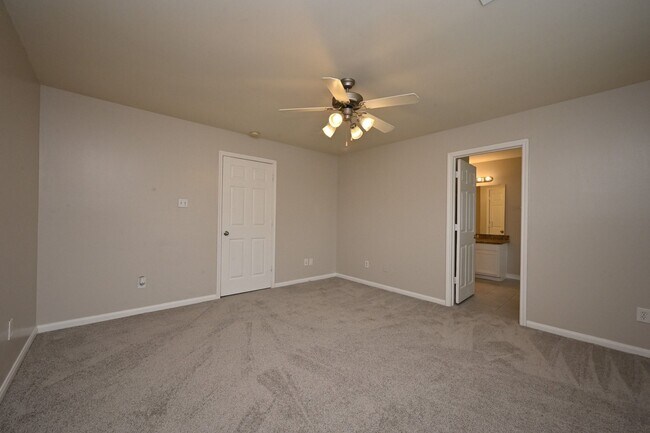 Building Photo - 6127 Yorkglen Manor Ln