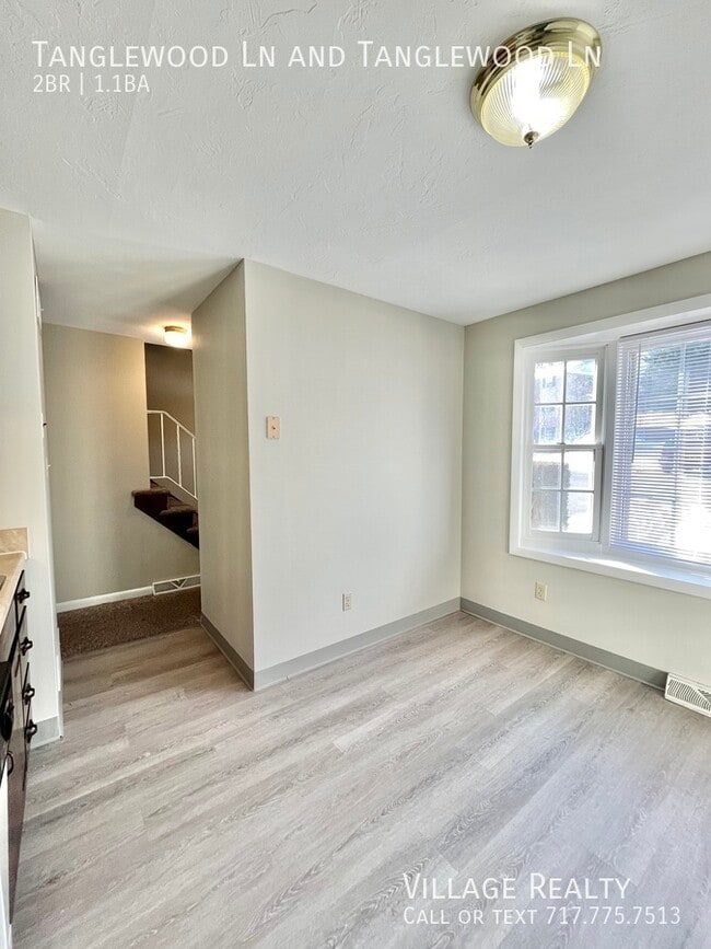 Building Photo - 442 Tanglewood Ln