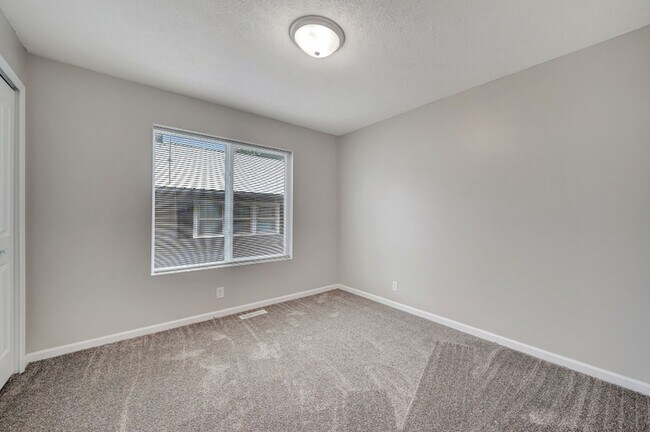 Building Photo - 1337 S 10th St