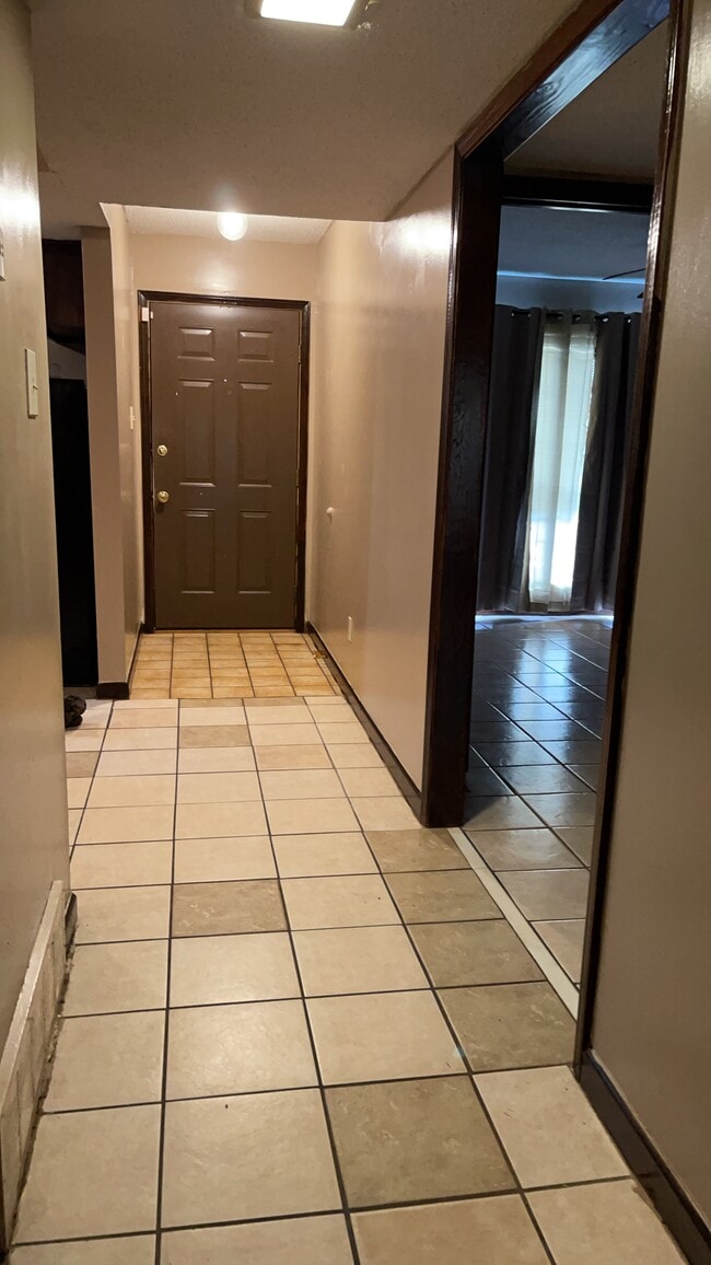 Building Photo - 6209 Summer Hills Cir