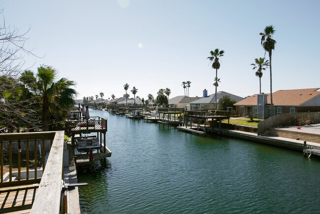 Building Photo - 15433 Cruiser St