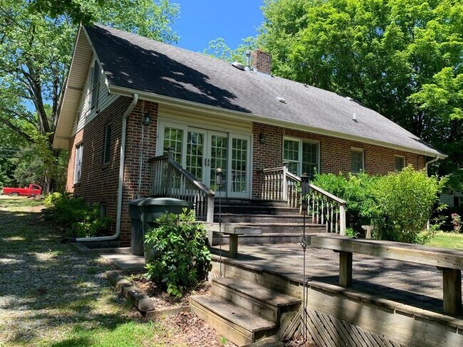 Building Photo - 3007 Groometown Rd