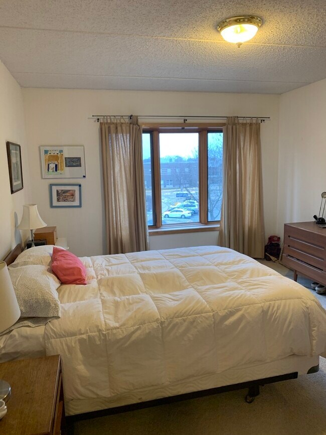 Building Photo - 5105 Madison St