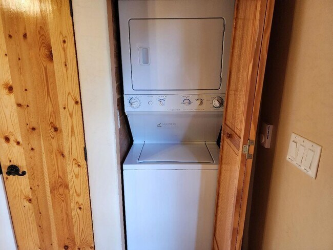 Building Photo - 235 Irvine St