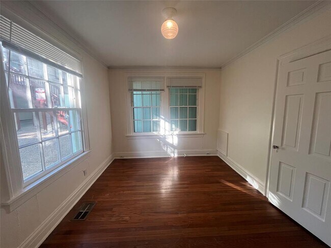 Building Photo - 208 E 31st St