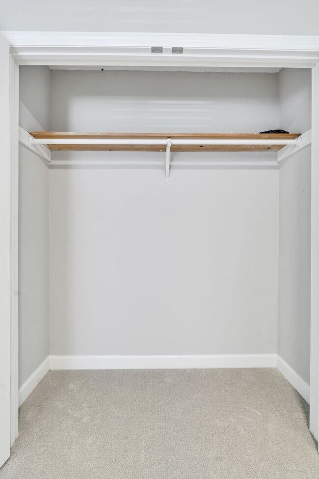 Building Photo - Bellemeade Highlands Condo