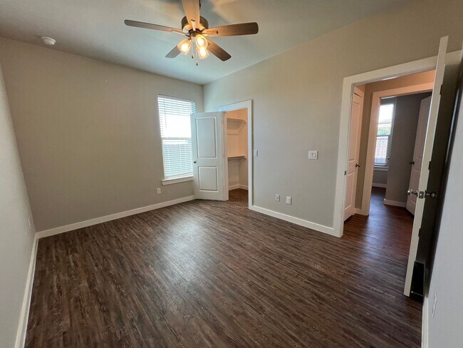 Building Photo - Stylish and Modern 3-Bedroom Duplex for Re...