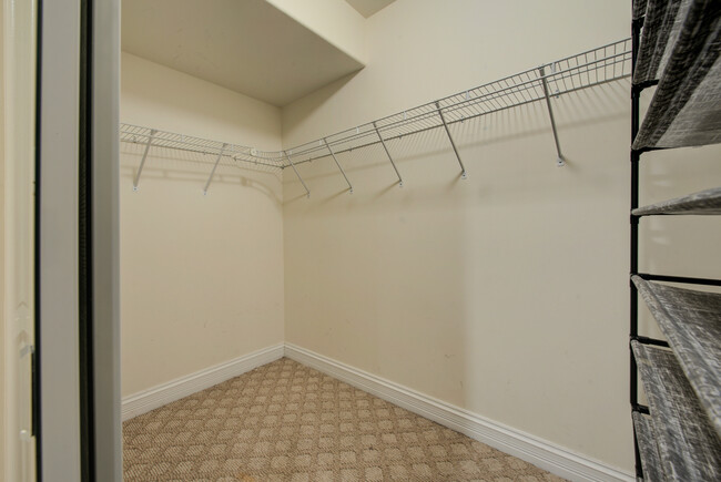 Building Photo - 5001 S King Dr