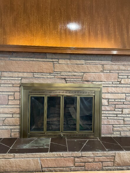 Building Photo - 129 126th St E