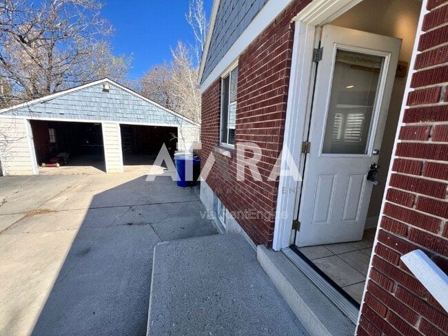 Building Photo - 2559 Wilmington Ave