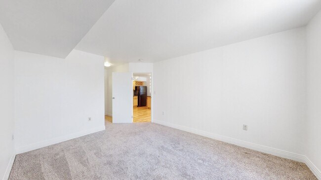 Building Photo - 601 W 11th Ave