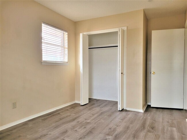 Building Photo - Welcome to the charming 3 bed/2 bath home ...