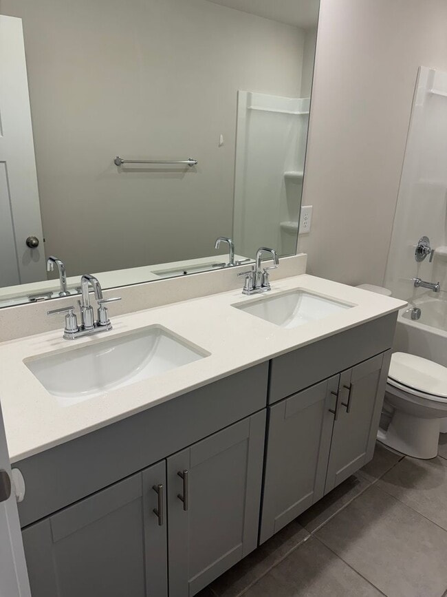 Building Photo - Great Price and location!