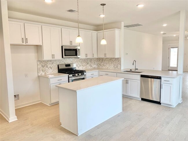 Building Photo - 126 Shackleton Dr