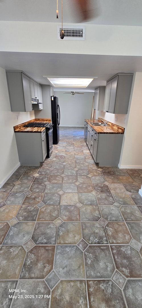 Building Photo - 2 Bedroom 2 bath home in Sierra Bonita sen...