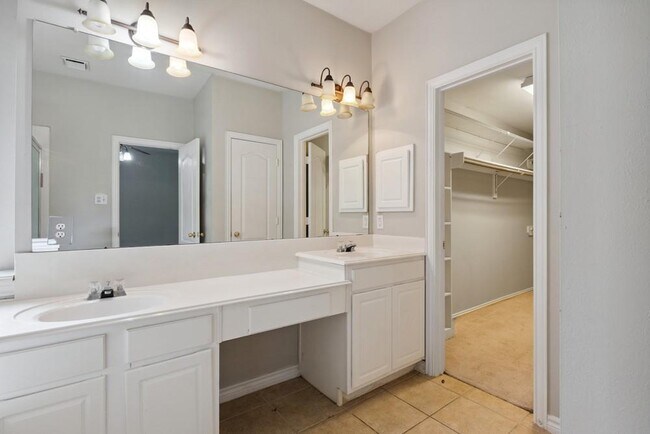 Building Photo - 14111 White Oak Gardens Dr