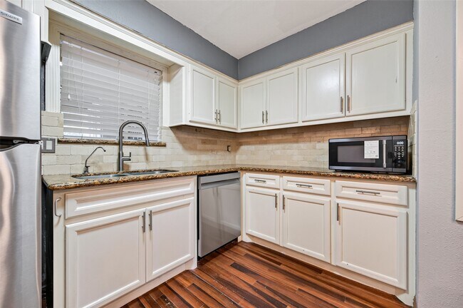Building Photo - 14515 Wunderlich Dr