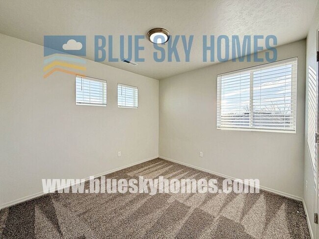 Building Photo - 853 Harpy Ave