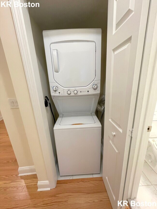 Building Photo - 63 Green St