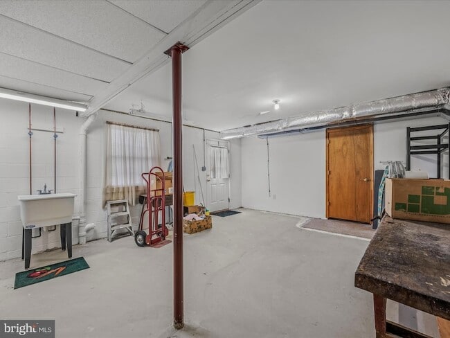 Building Photo - 73 Garden Dr