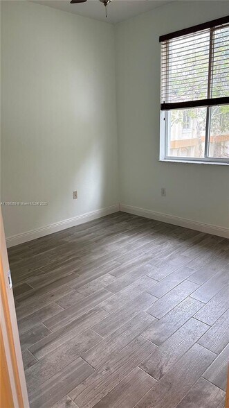 Building Photo - 6543 Hidden Cove Dr