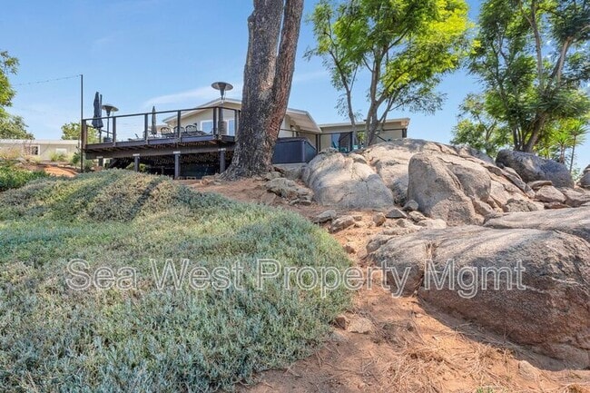 Building Photo - 3267 Bernardo Ln