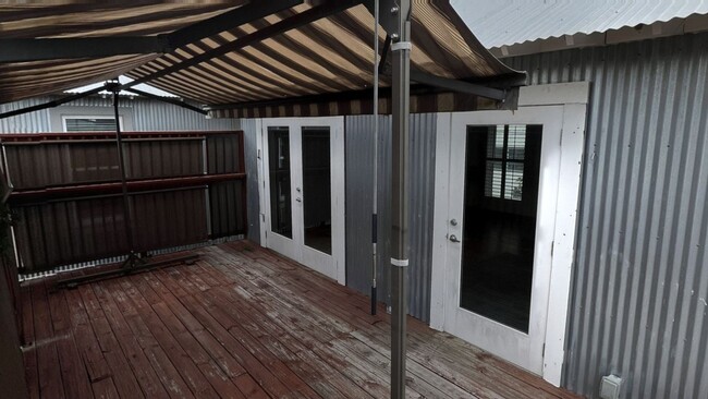 Building Photo - 6 month lease available. 2 bedroom in Sout...