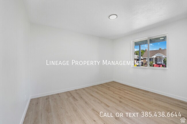 Building Photo - 284 Downington Ave S