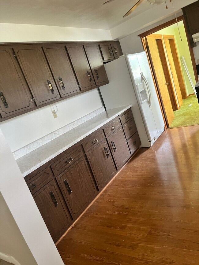 Kitchen + Possible 3rd Bed/ Office - 86 Beech St