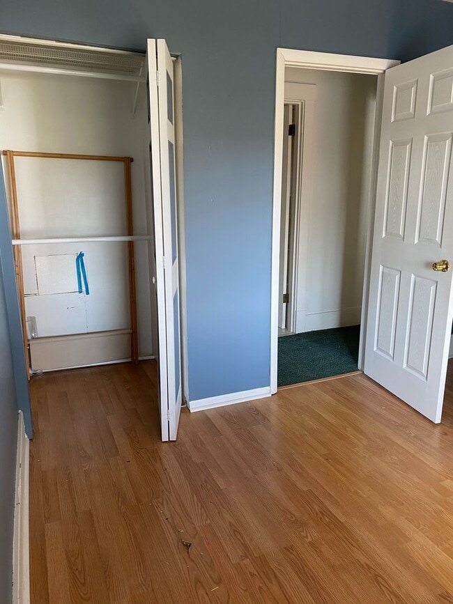 Building Photo - AVAILABLE November - Spacious 2+ Bedroom H...