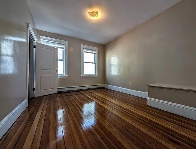Building Photo - 364 Academy Ave