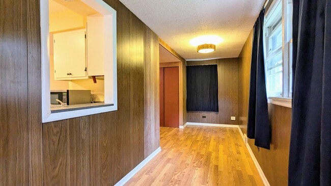 Building Photo - 917 S Summit St