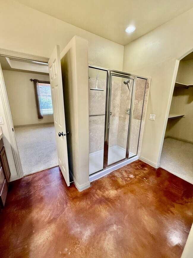 Building Photo - VIEWS in Toquerville Four Bedroom