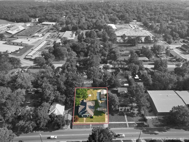 Building Photo - Available Now! Charming, Updated 3-Bedroom...