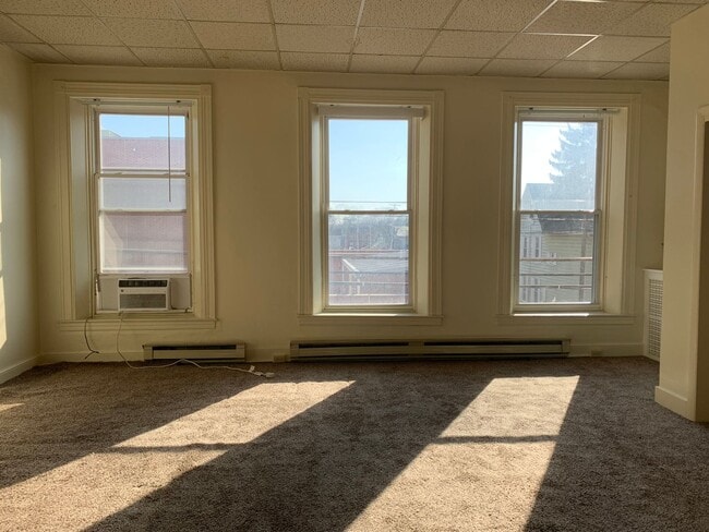 Building Photo - 135 S 2nd St