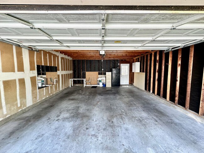 Building Photo - REQUEST A SHOWING AT MossglenProperties .c...
