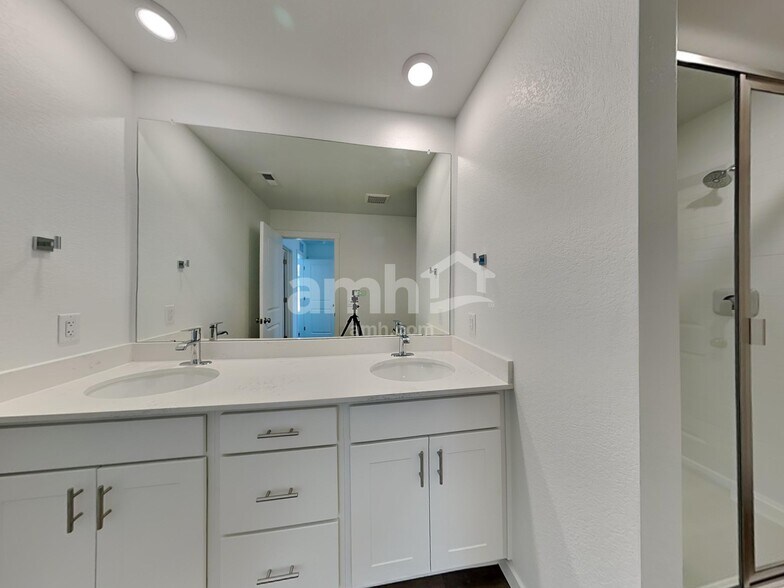 Building Photo - 26149 E Calhoun Pl