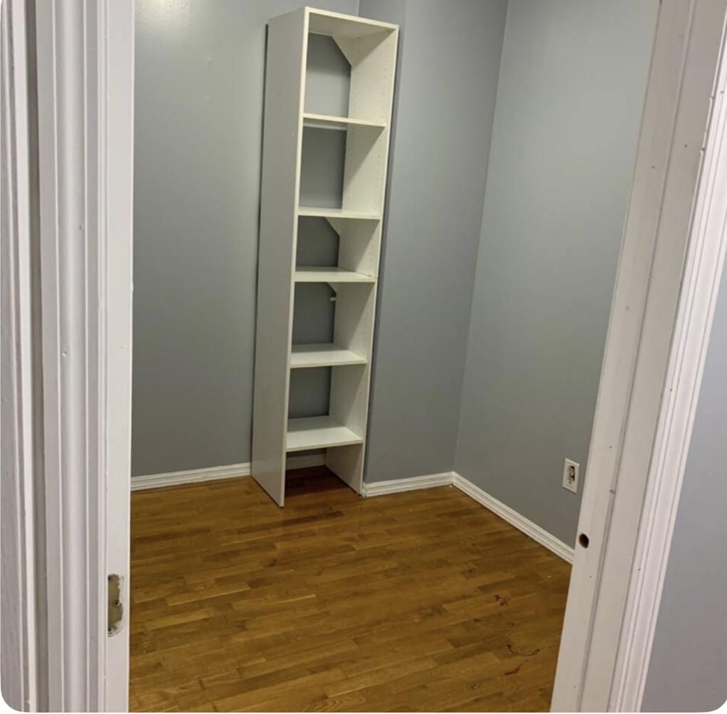 Small bedroom for a twin bed - 2359 96th St