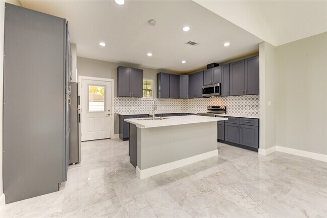 Building Photo - 1513 Sherl St