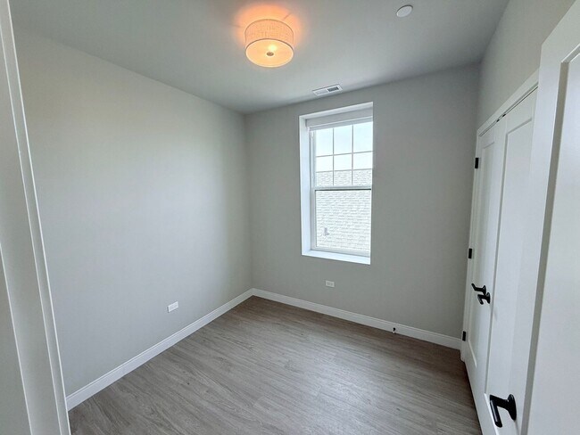 Building Photo - 464 Glenwood Ave